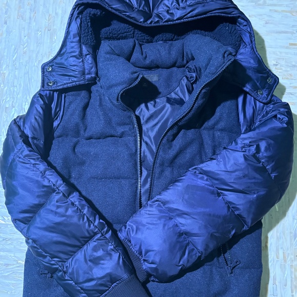 Uniqlo Navy Puffer - Picture 4 of 5